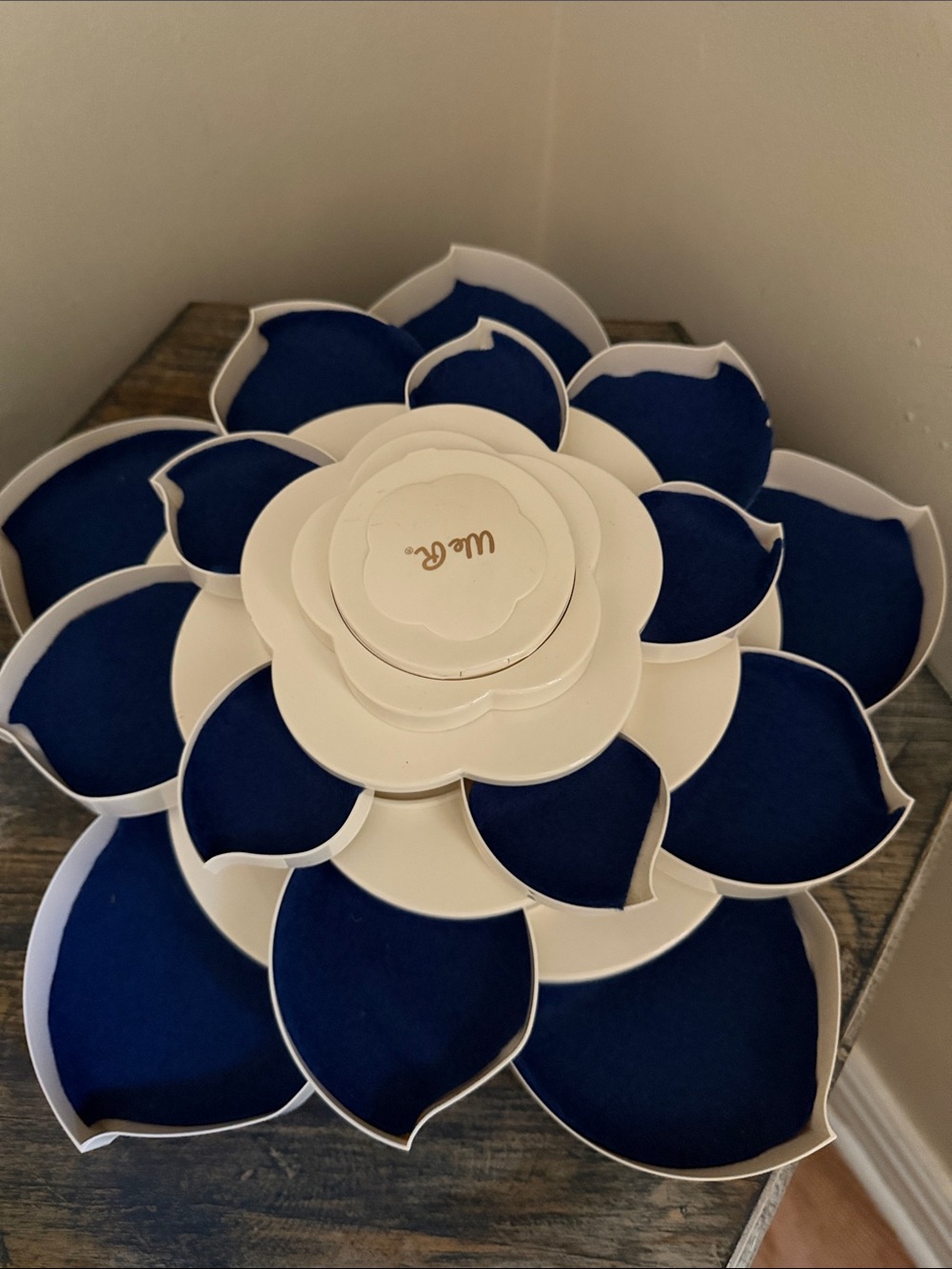 Memory Keepers White Floral Storage Box with blue interior - Picture 2 of 5